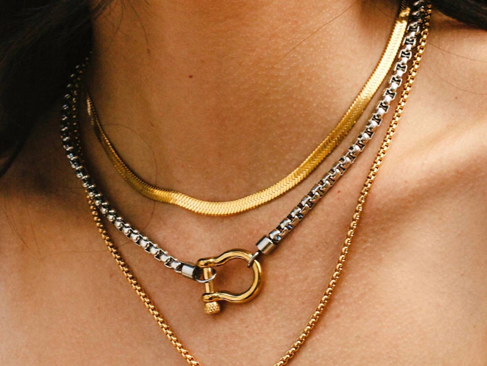 Shiqi Jewelry Women's Horseshoe Stainless Steel Box Chain Necklace in silver gold - women's jewelry - detail view