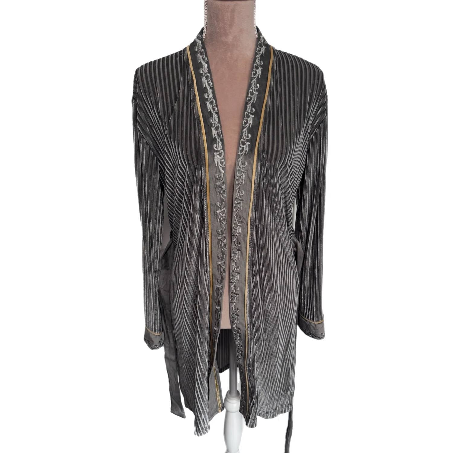 Pol - Embroidered Pleated Kimono Robe