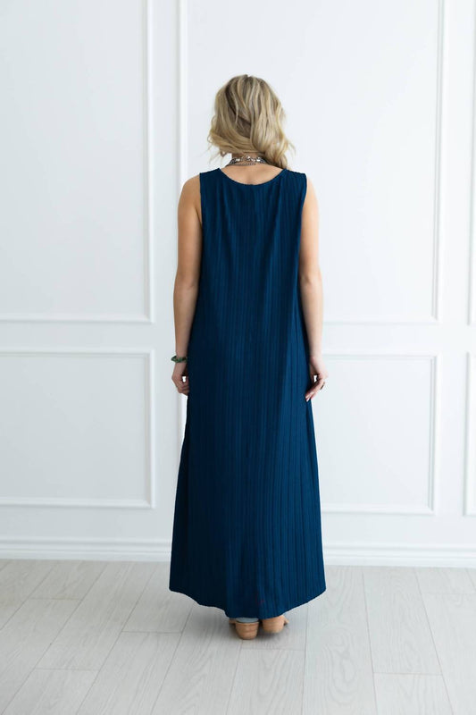 Andree By Unit - Textured Pleated Maxi Dress
