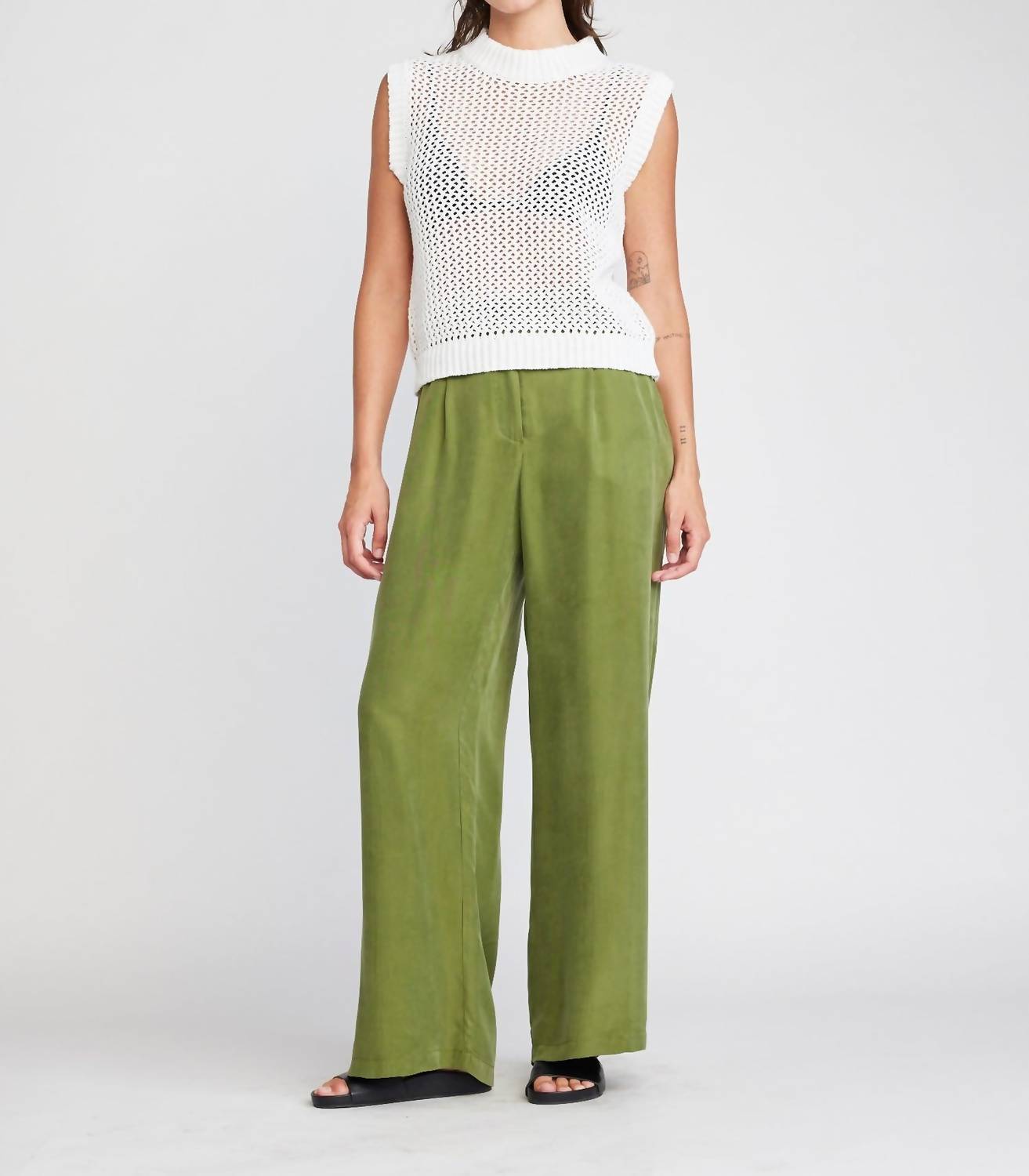 Self Contrast - Dade Crop Sleeveless Sweater