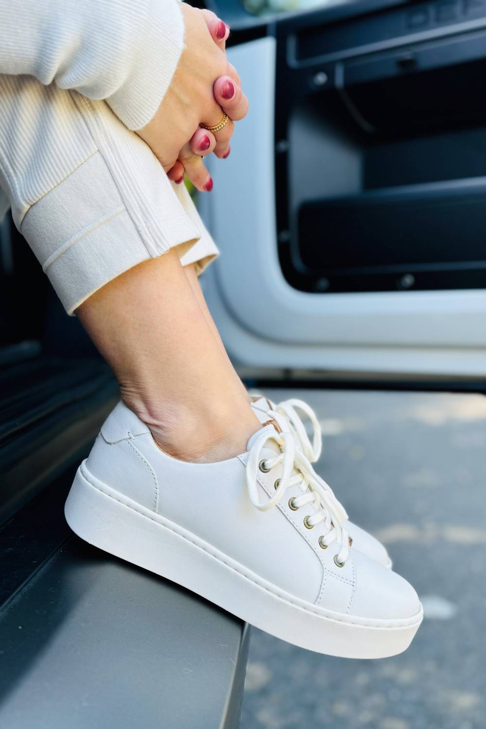 Born - Women's Mira Sneaker
