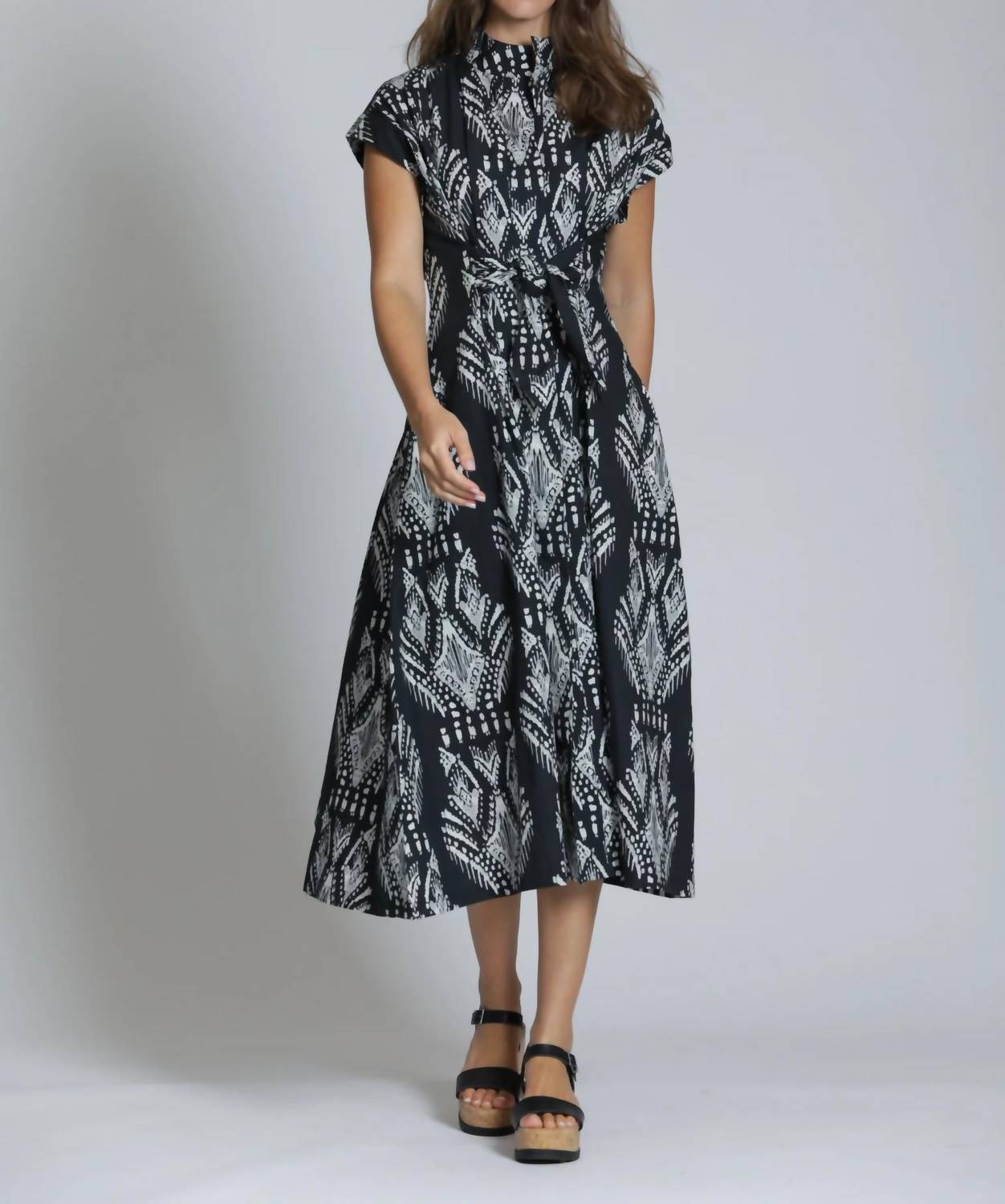 Apny - Tie Front Midi Dress