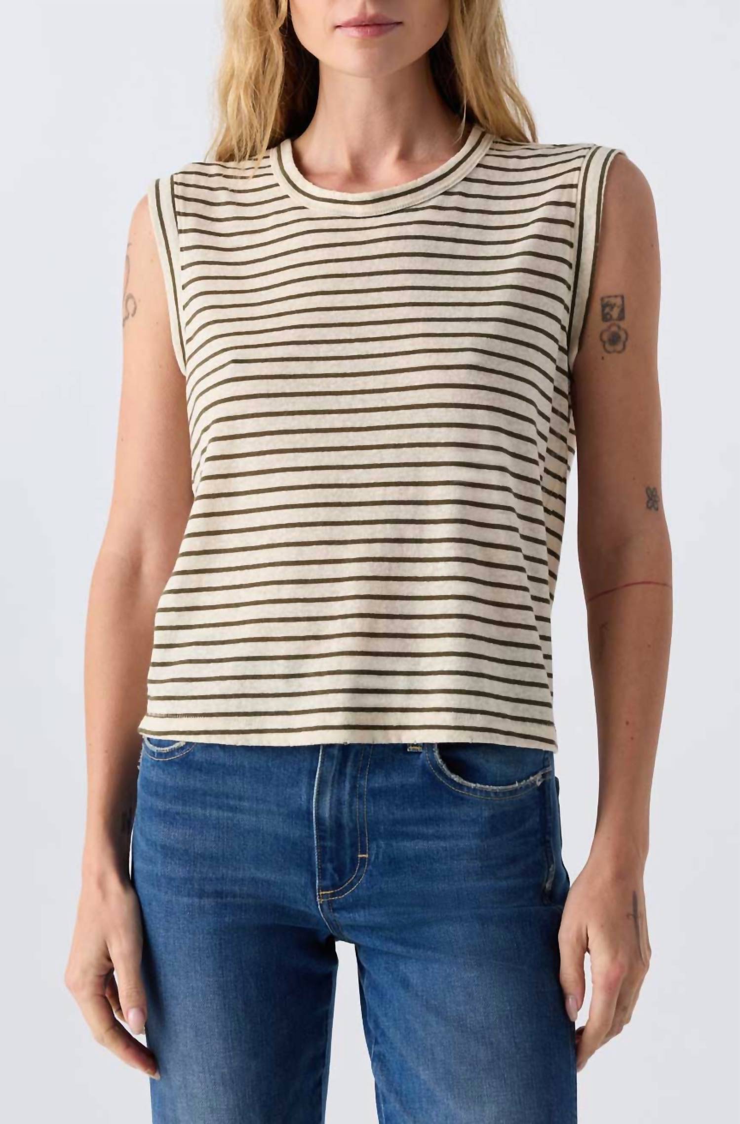 Amo - SLEEVELESS LOVE TEE