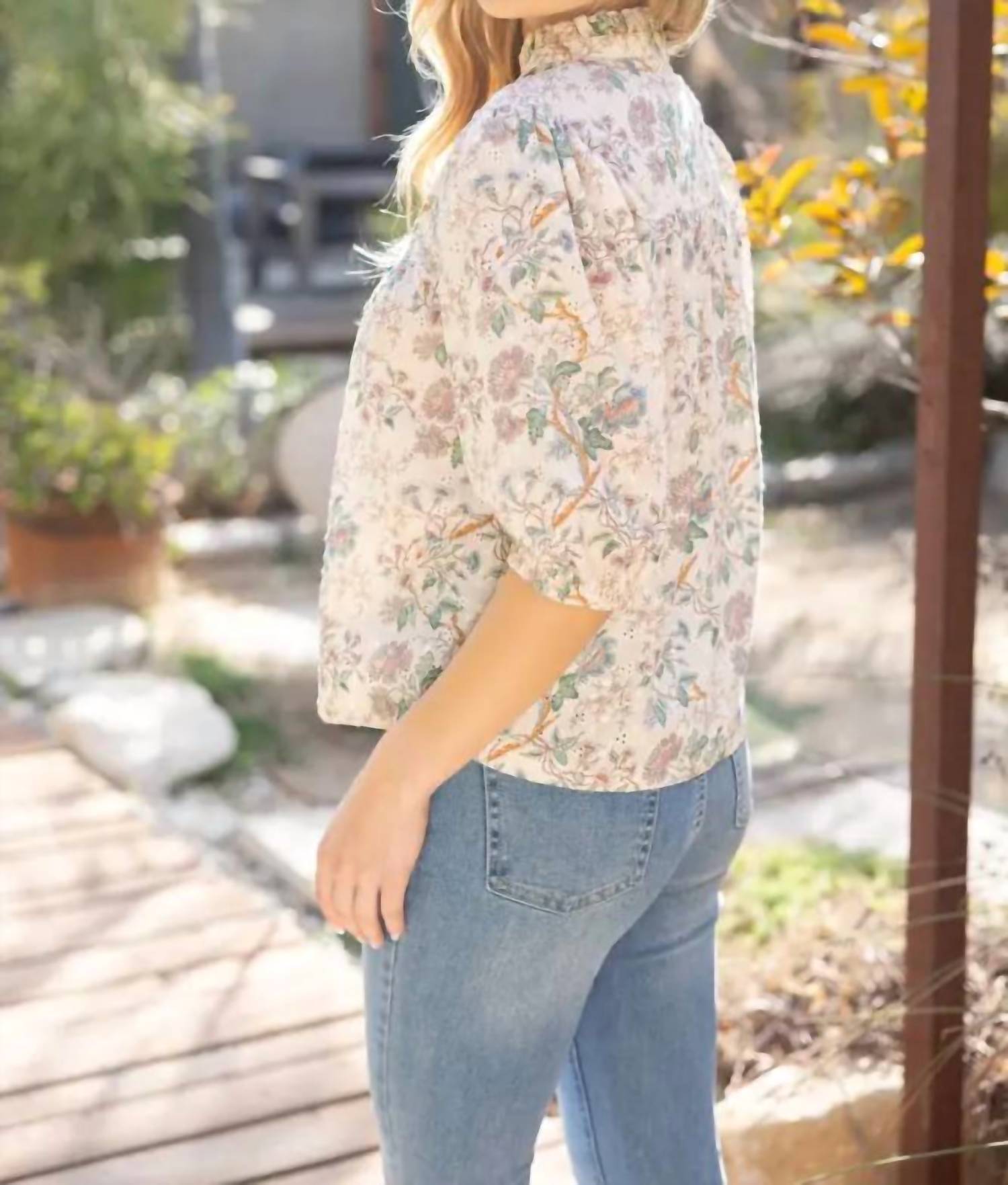 Voy - Women's Floral Eyelet Half Puff Sleeve Top