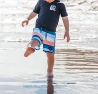 feather 4 arrow Barrel Short Sleeve Rashguard in charcoal - kids' item