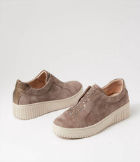 Django & Juliette - Women's Kangie Leather Sneakers