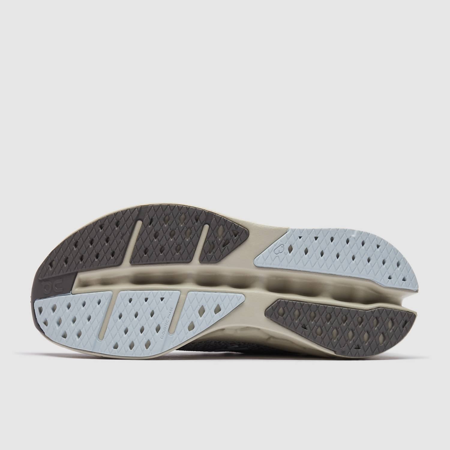 On - Women's Cloudsurfer Max Running Shoe
