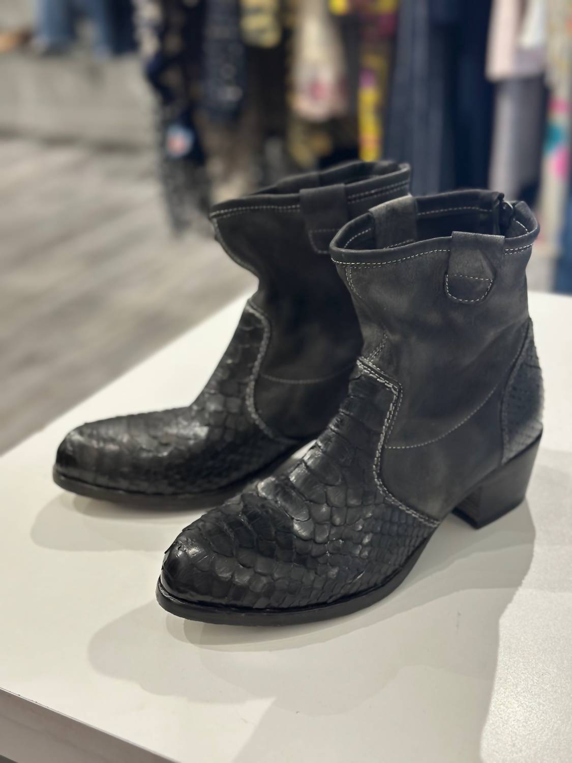 Empresa - PRELOVED Women's SEBAY boots with python leather