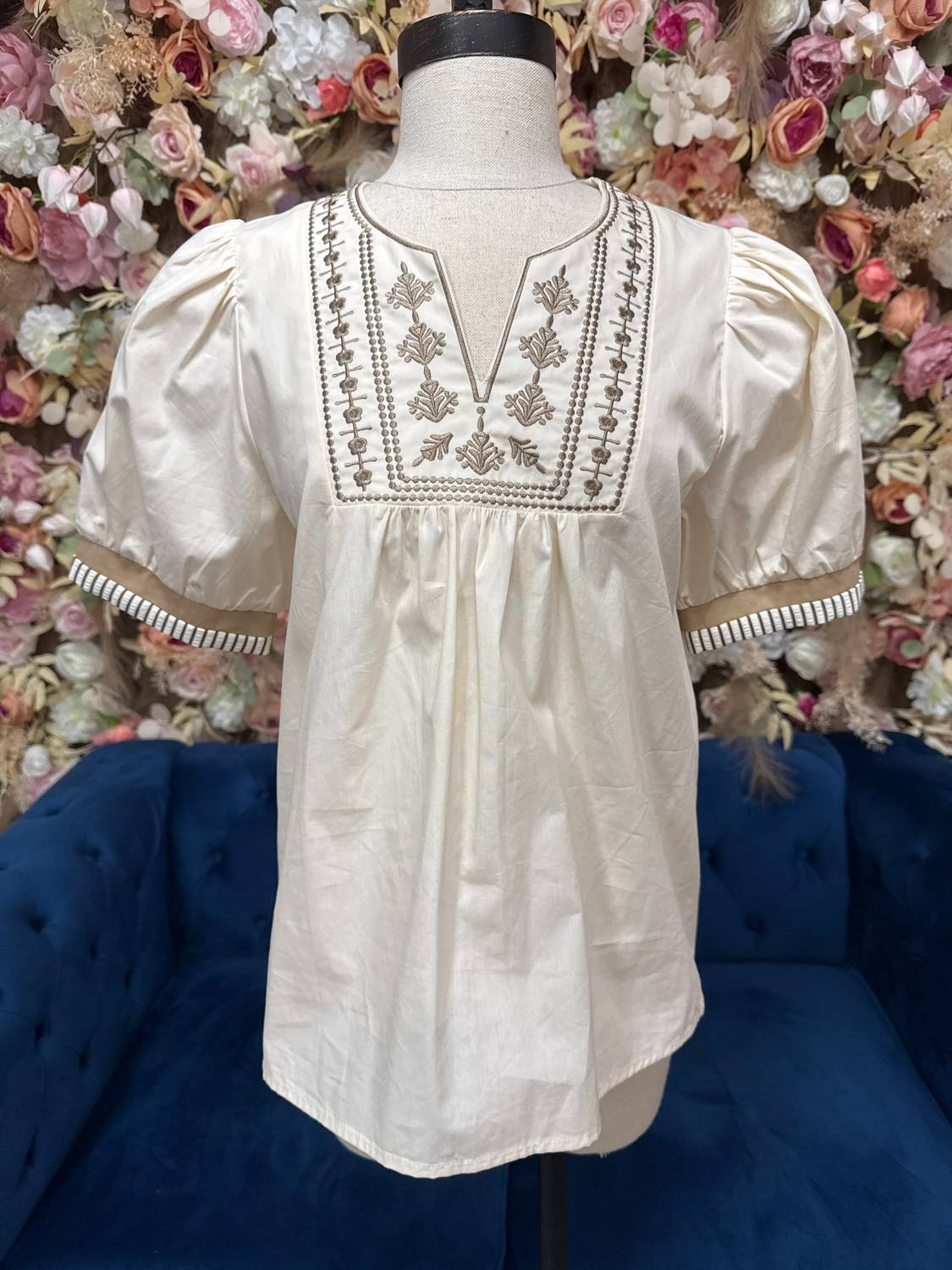 She + Sky - Women's Flower Embroidery Top