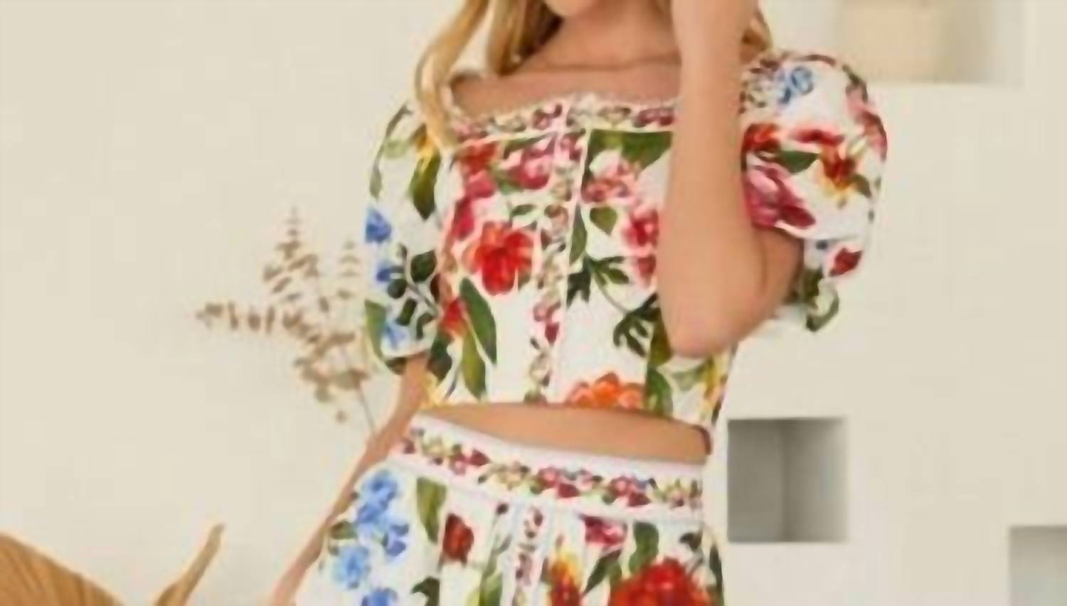SKIES ARE BLUE Floral Border Puff Sleeve Crop Top in multi - women's shirt - view 4