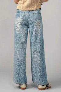 Urban Daizy - Women's Leopard Print Wide Leg Denim Pants