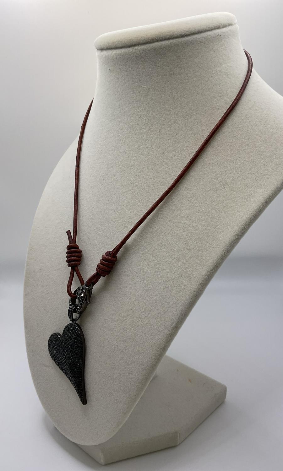 Aguasanta - Women's Twig Necklace With Clasp & Heart