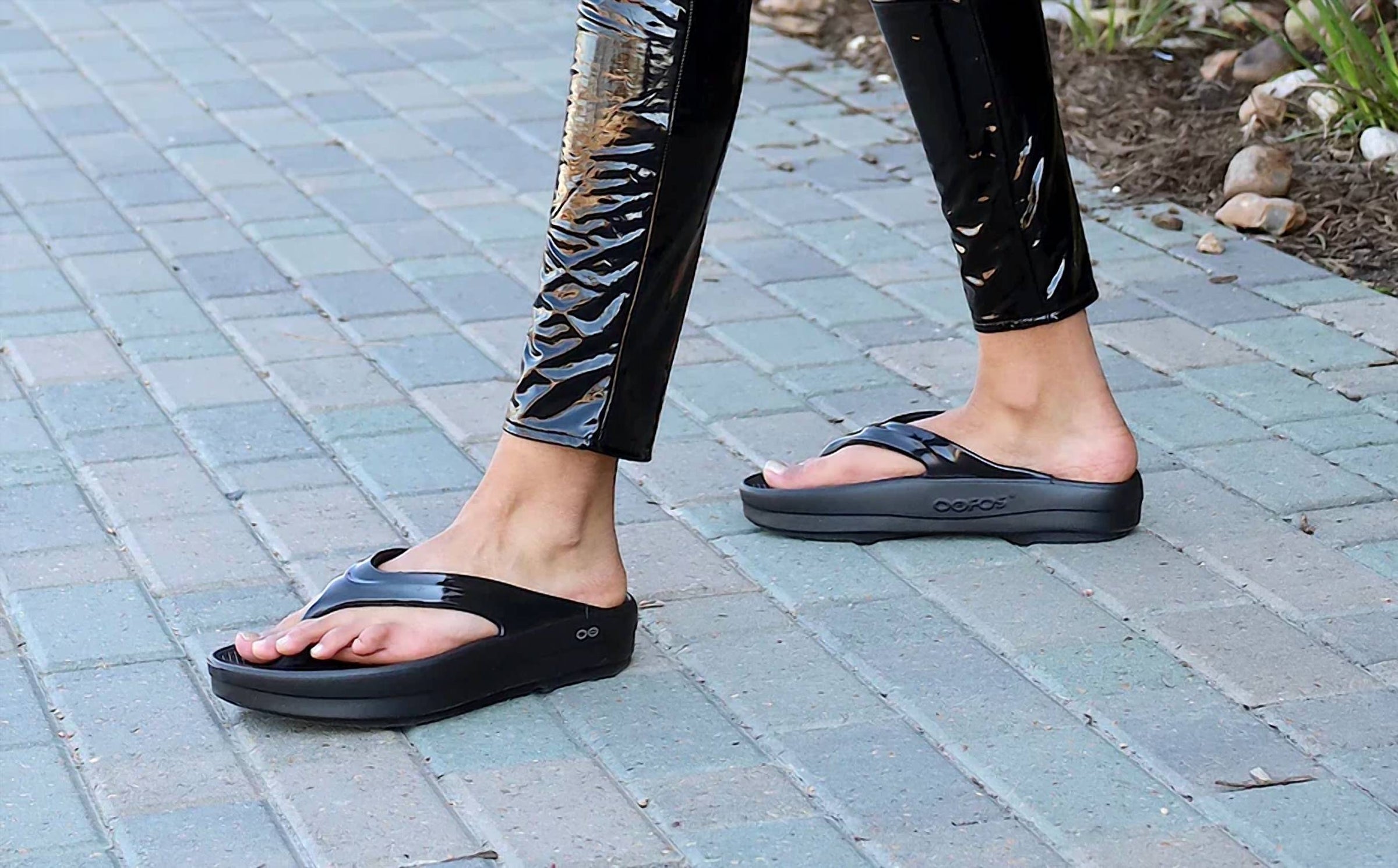 Oofos - Women's Oomega Sandal