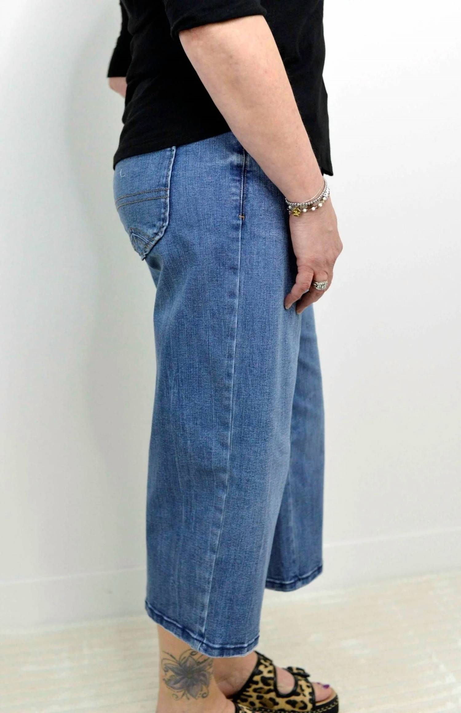 Democracy - Hook & Bar Relaxed Capri Jeans
