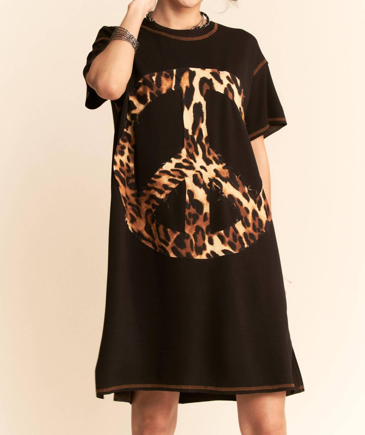 Davi & Dani - Animal Peace Symbol Short Sleeve Knit Dress