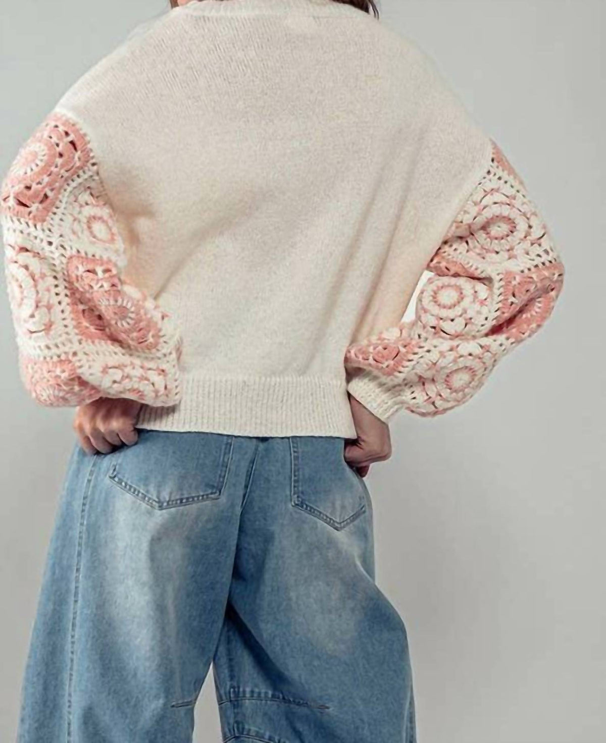 Urban Daizy - Quilt Blocked Sleeve Crewneck Sweater