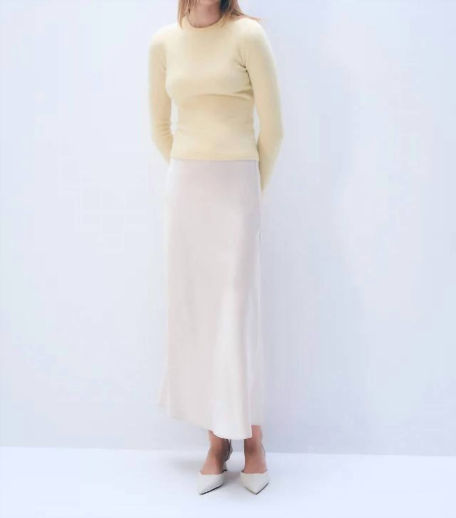 White + Warren - Cashmere Fitted Crewneck Sweater