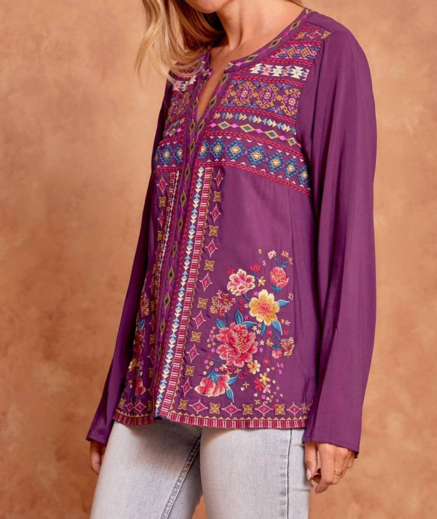 Andree By Unit - Split Neck Embroidered Top