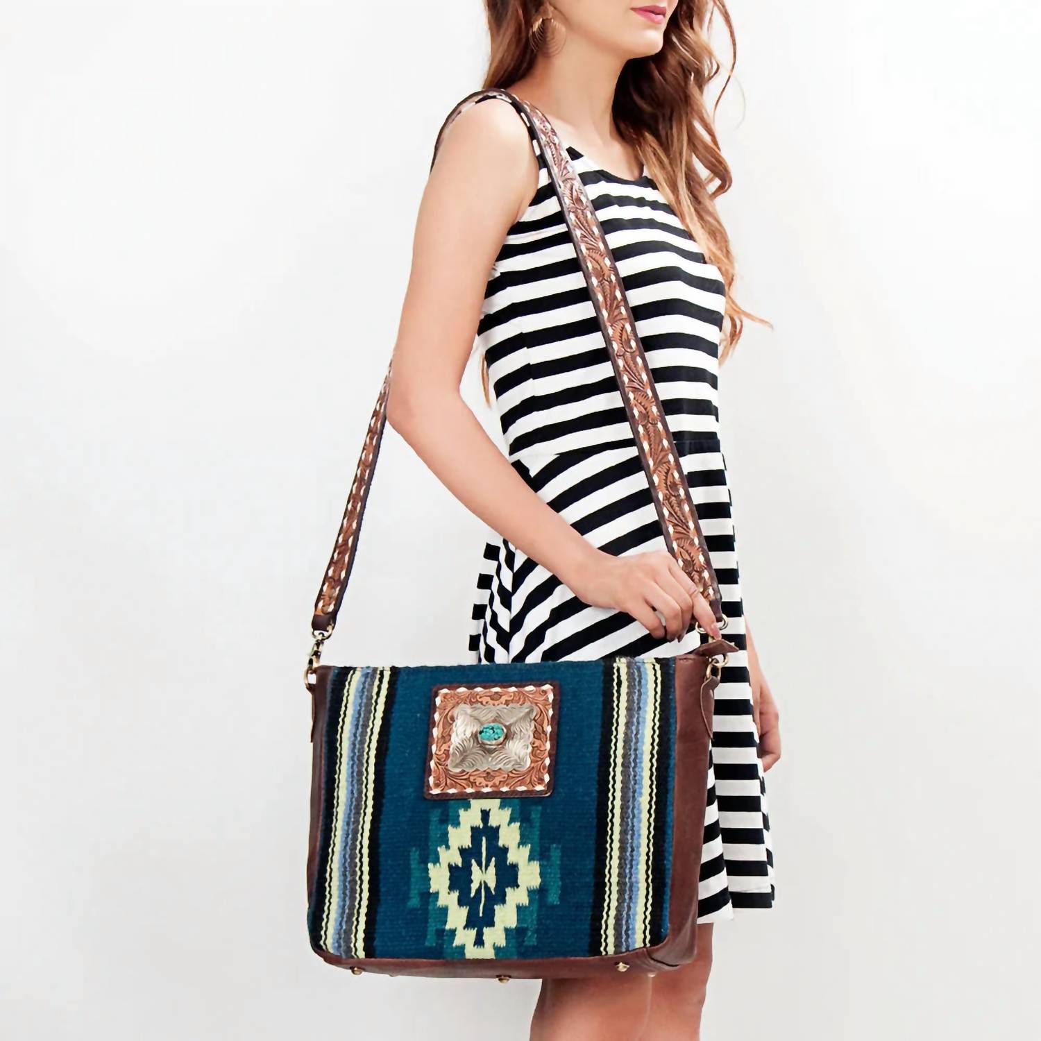 American Darling - Women's Messenger Saddle Blanket Fabric Bag