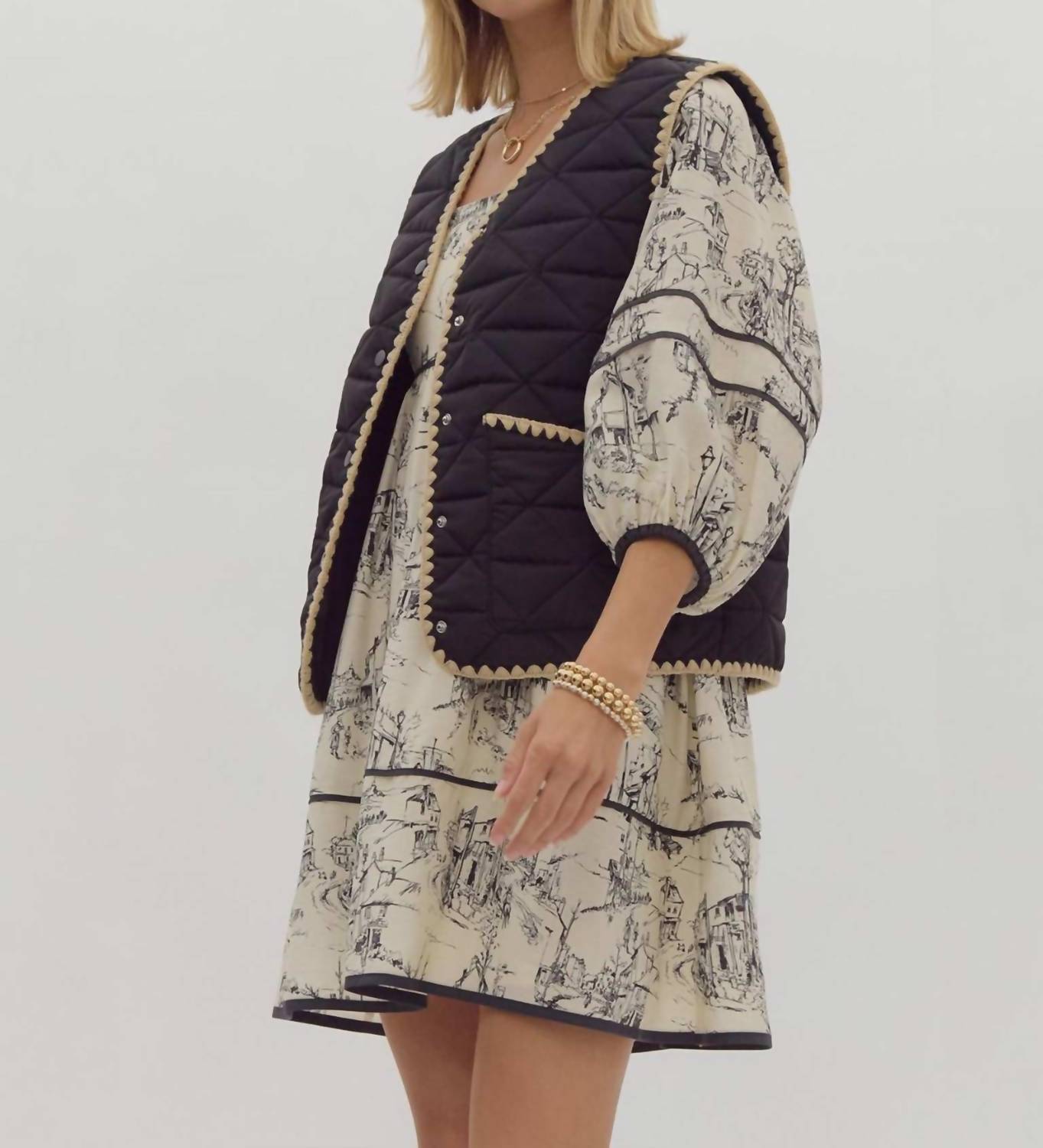 Entro - Scalloped Trim Vest