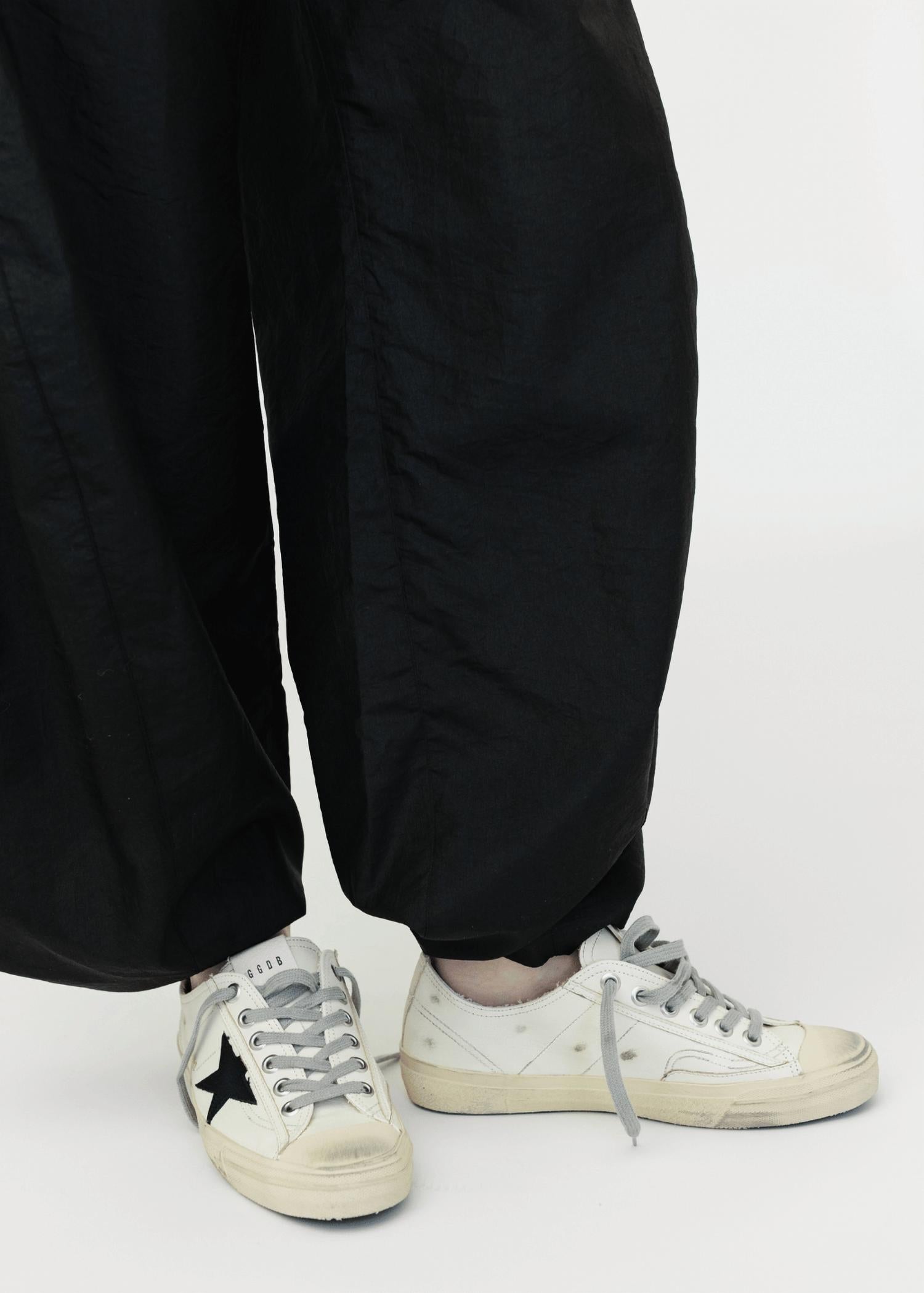 Golden Goose - Women's V-star Sneaker