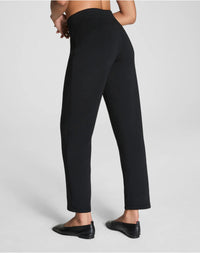 Spanx - Airessential Slim Straight Pant