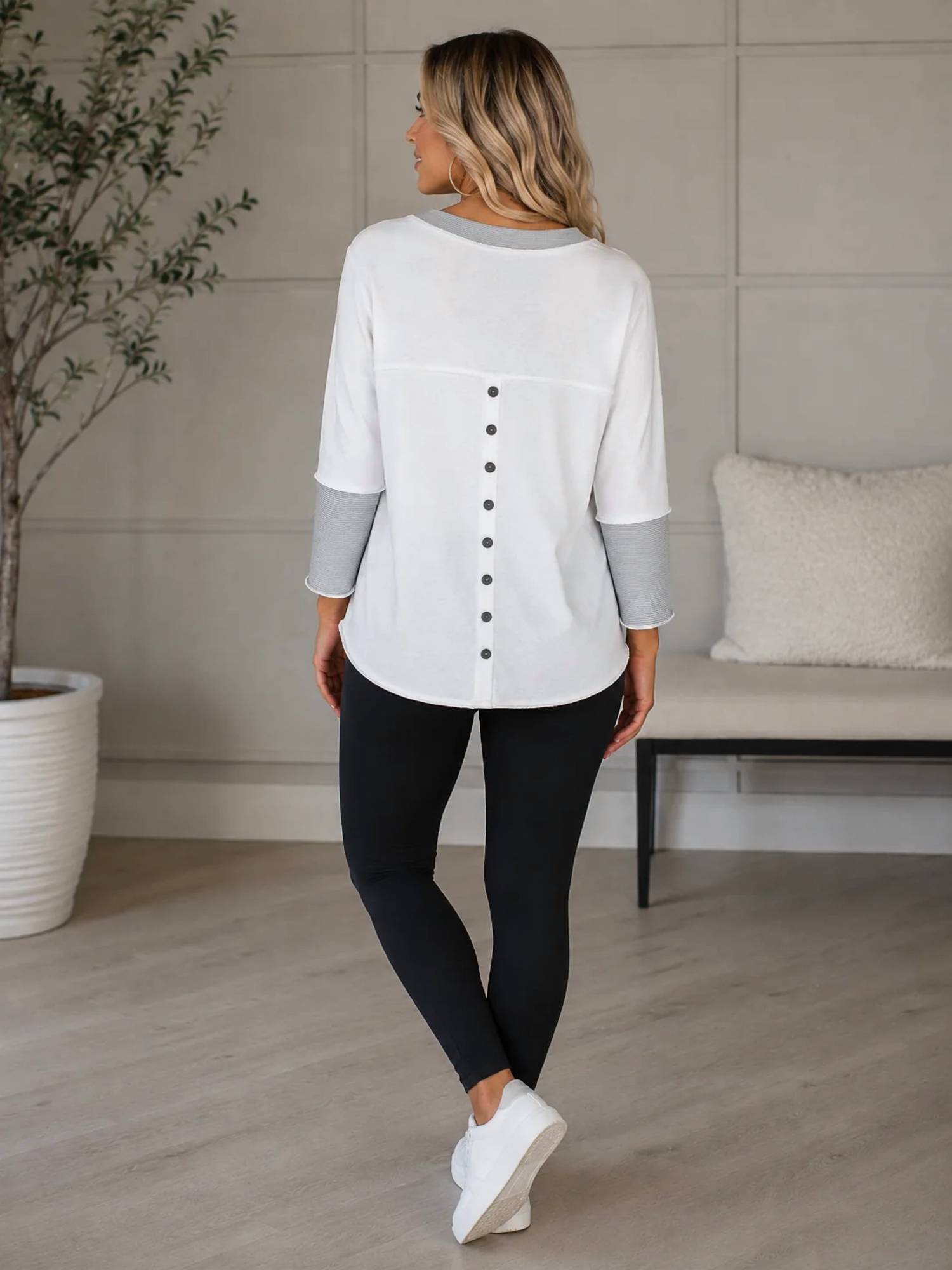 Lulu-B - V-neck Button-back Top
