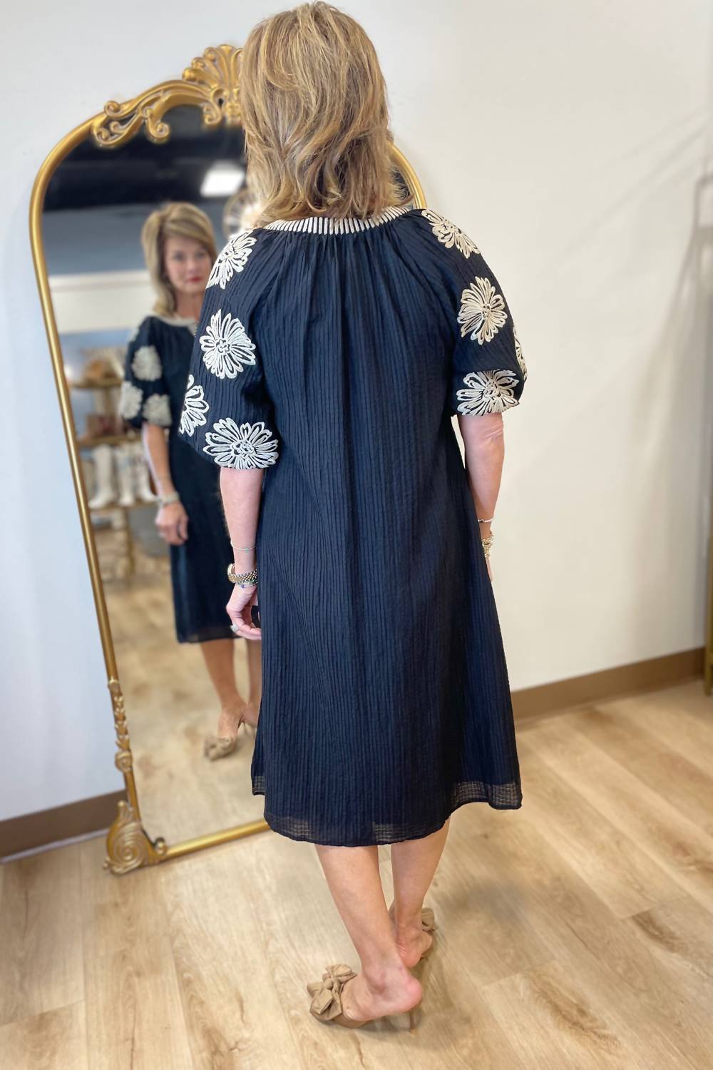 Thml - Embroidered Short Puff Sleeve Midi Dress