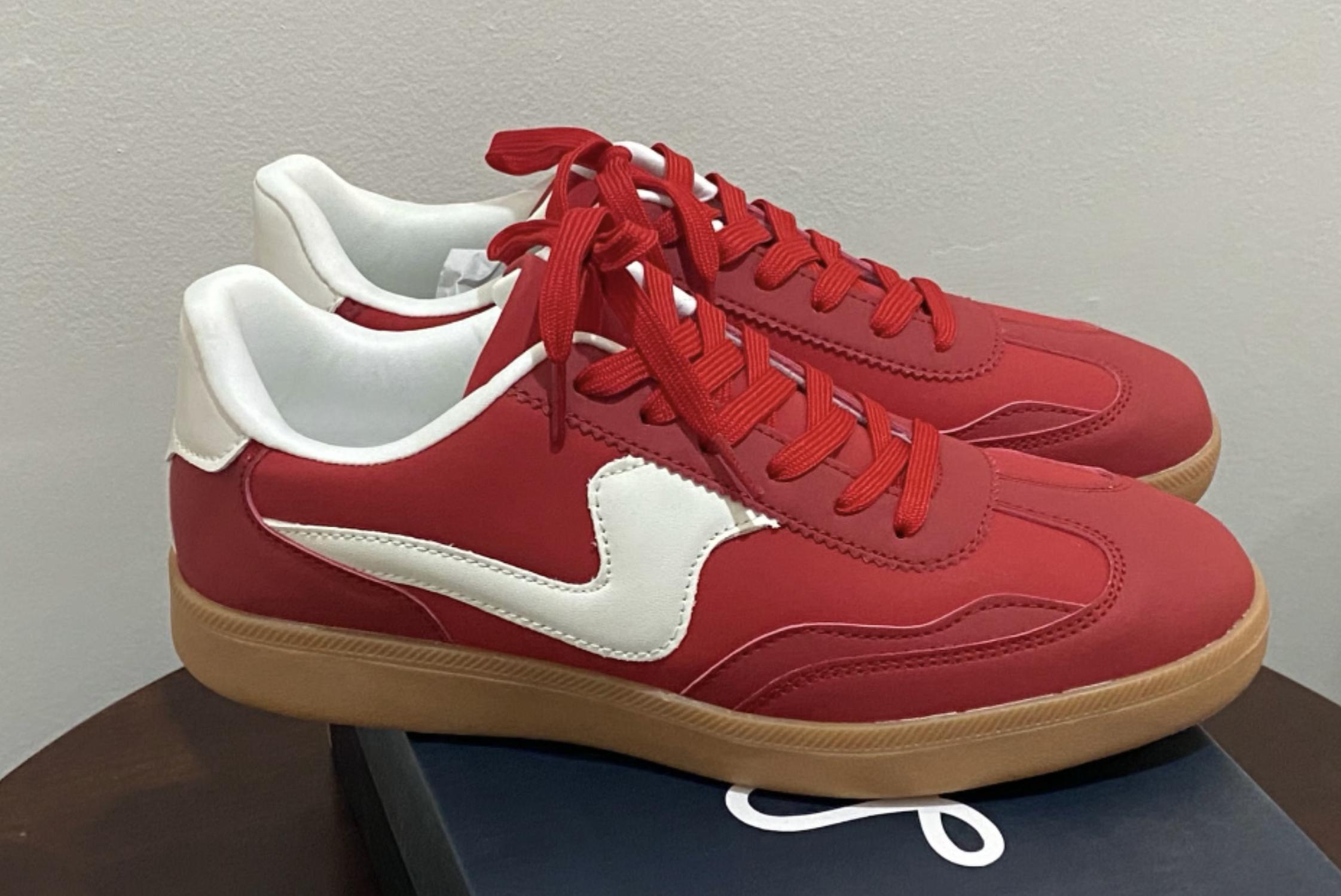 La Sheelah - Women's Modern Sneaker