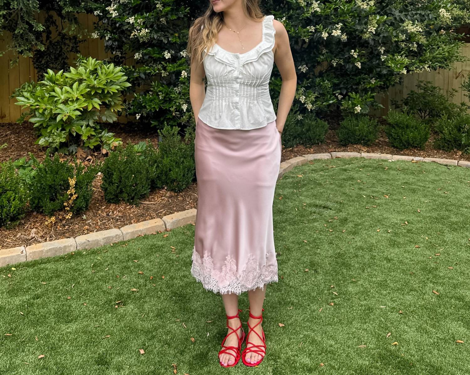 Le Lis - Peony Lace Midi Skirt