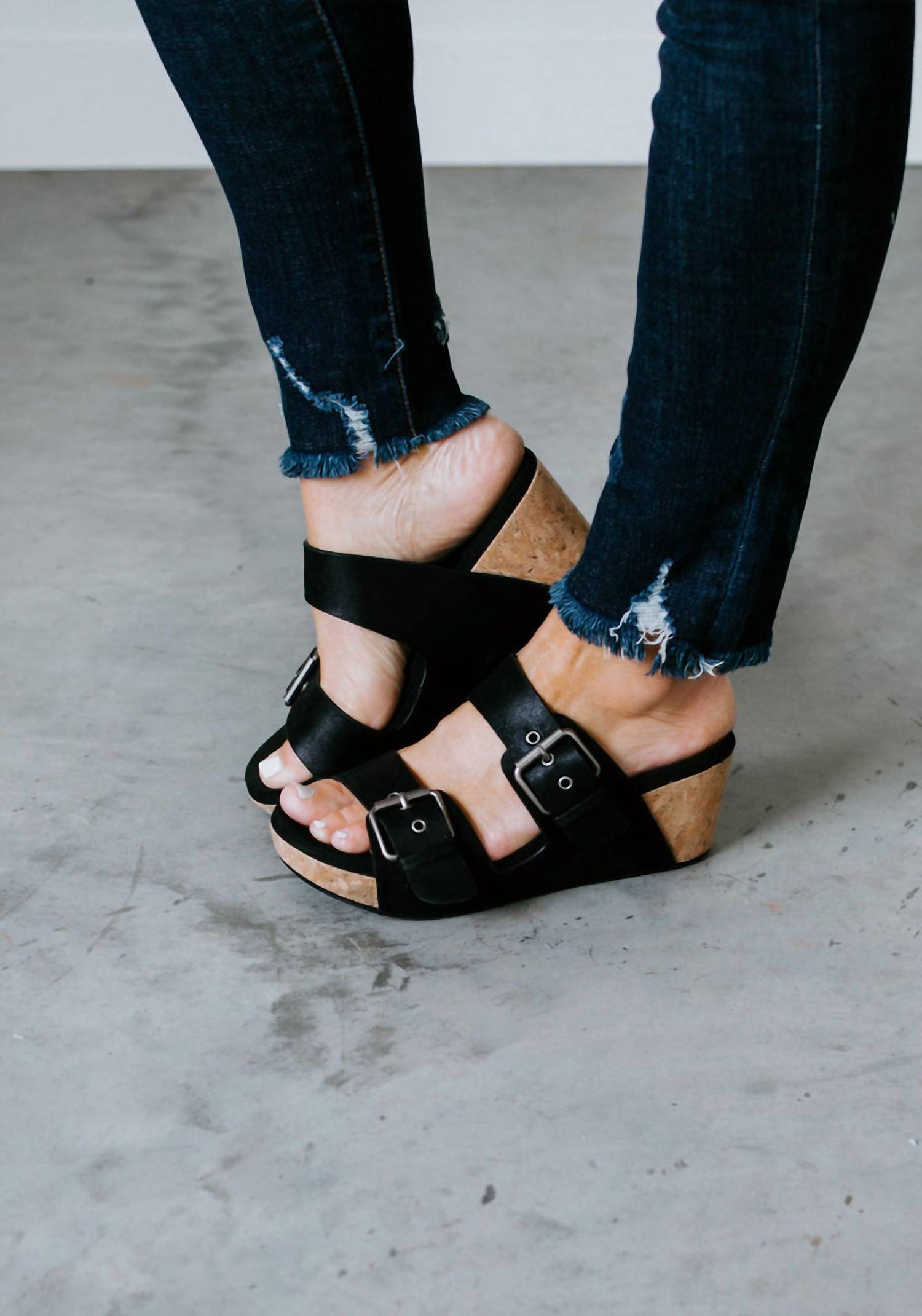 Very G Women's Laurie Wedge Sandal in black - women's shoe
