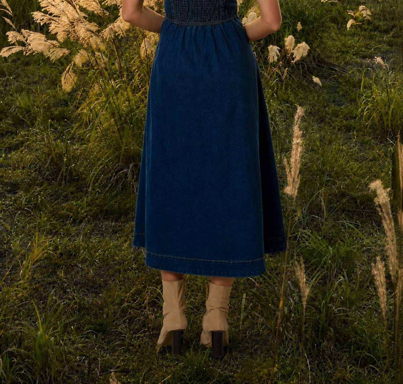 Blu Pepper - BUTTON DOWN SEAM DETAIL MIDI DRESS