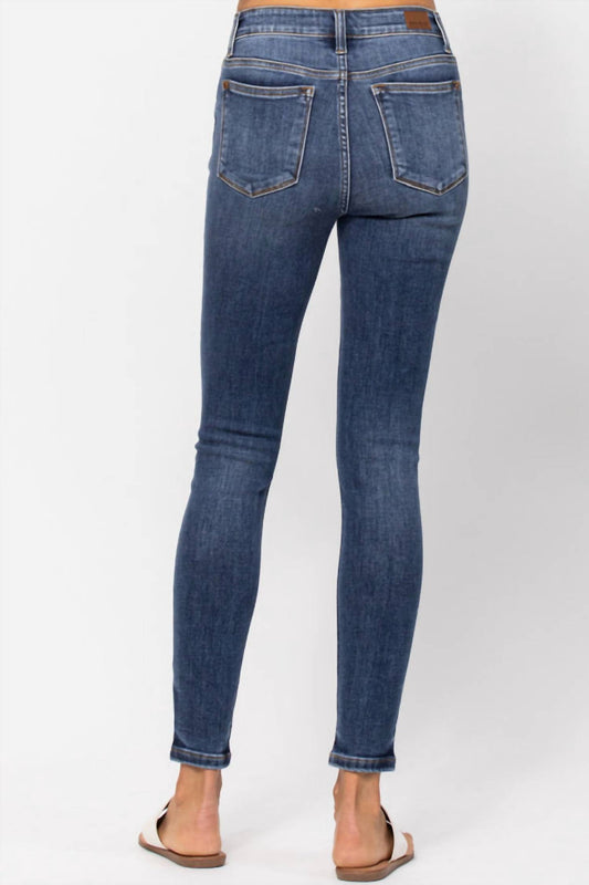 Judy Blue - Mid Rise With Handsand Skinny Jeans