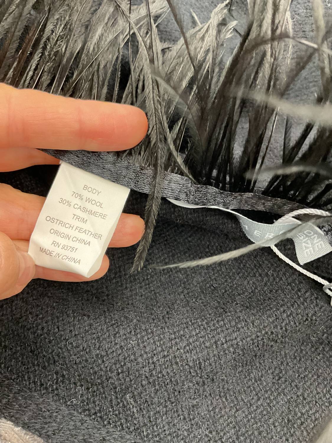 Incashmere - OSTRICH FEATHER WOOL SHAWL