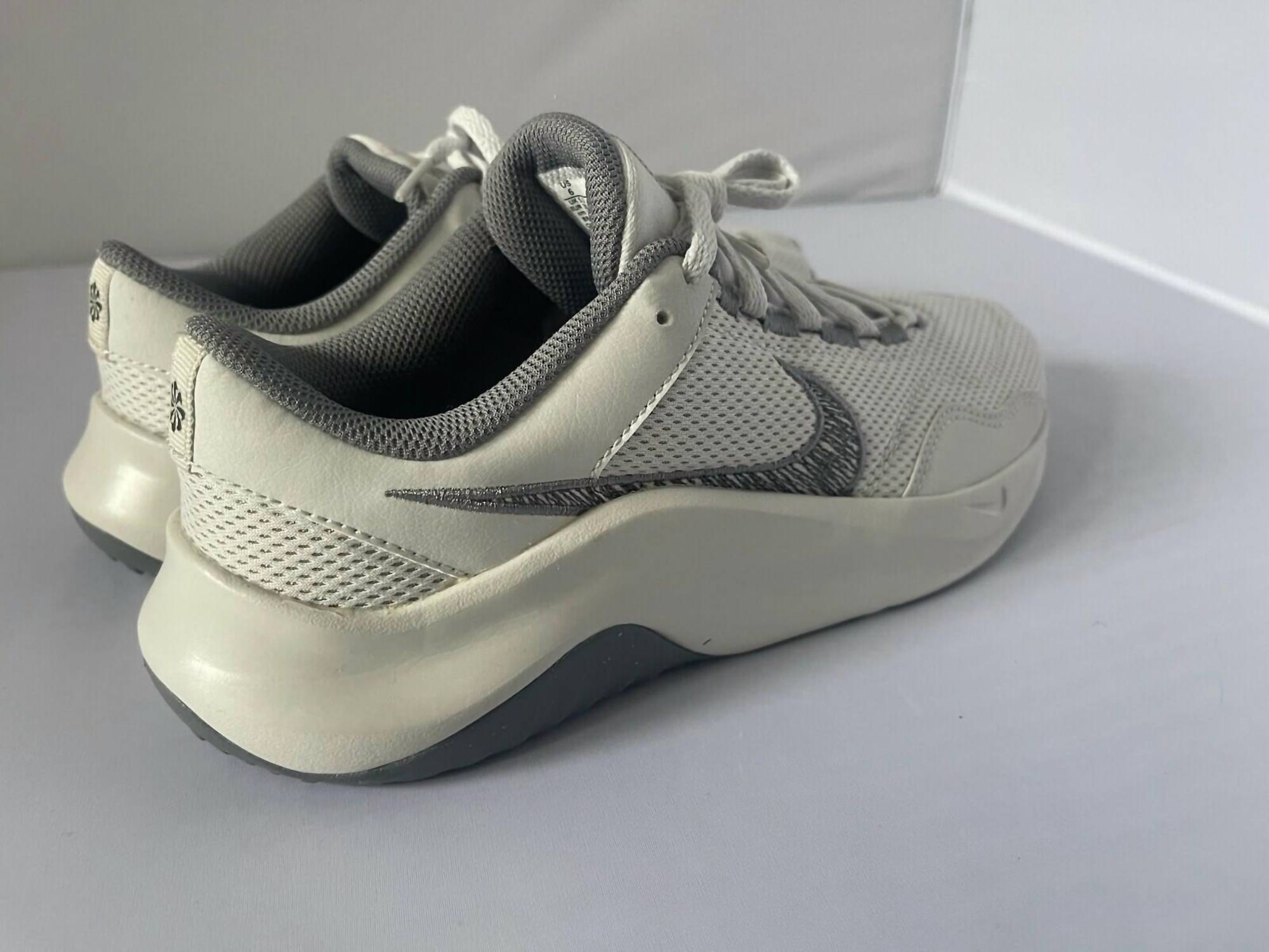 Nike - Men's Legend Essential 3 Trainers Shoe