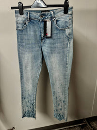 Frank Lyman - Appliqué And Rhinestones Cropped Leg Jeans