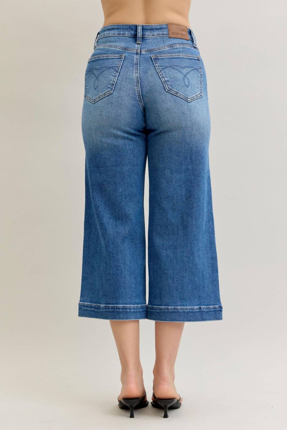 Judy Blue - Melanie Mid Rise Wide Leg Crop With Wide Hem