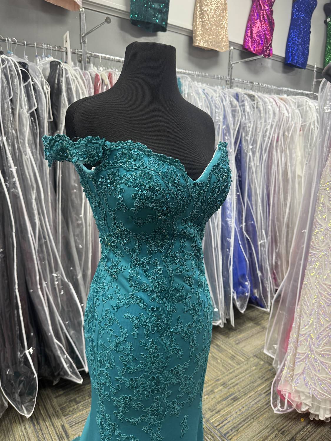 Ellie Wilde - Women's Off-shoulder Evening Gown