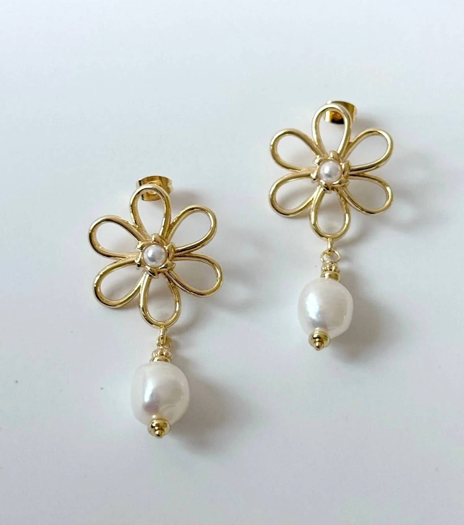 Tramps+Thieves - Women's Myles Flower Pearl Earrings