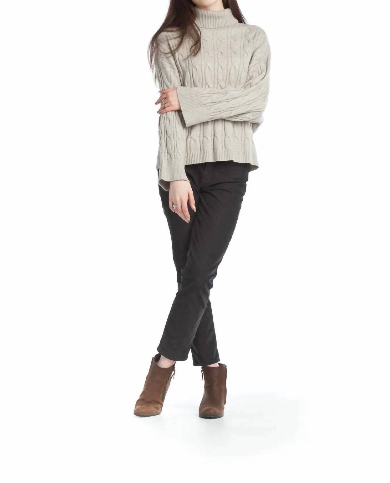 Papillon - Cable Knit Oversized Cropped Sweater
