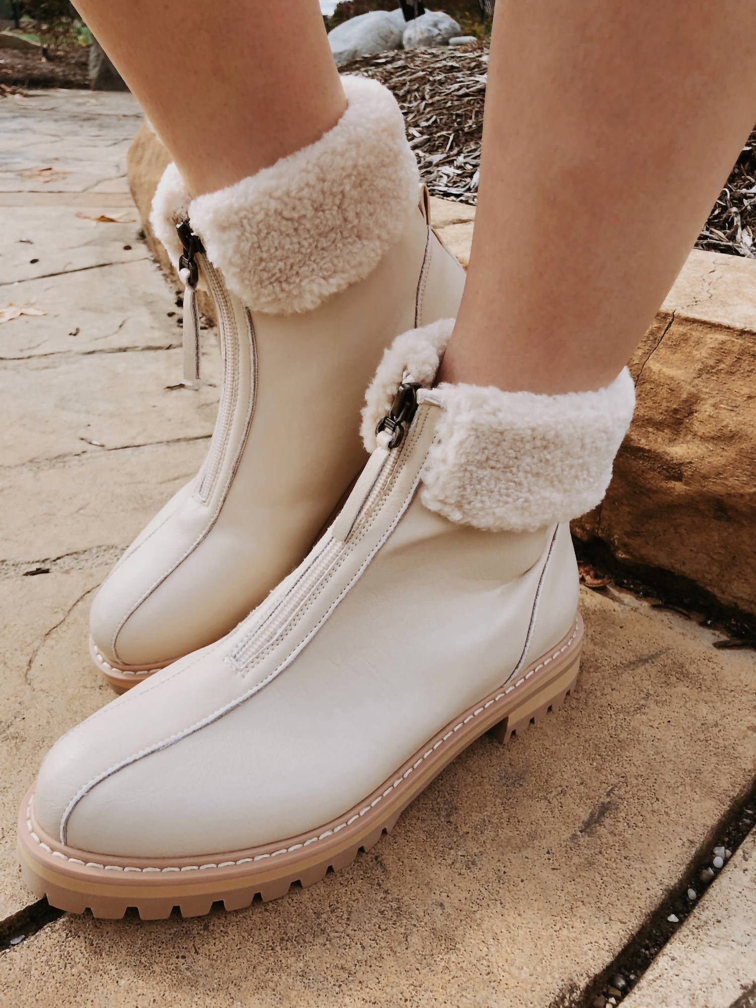 Oasis Society - Women's Walk In The Park Booties