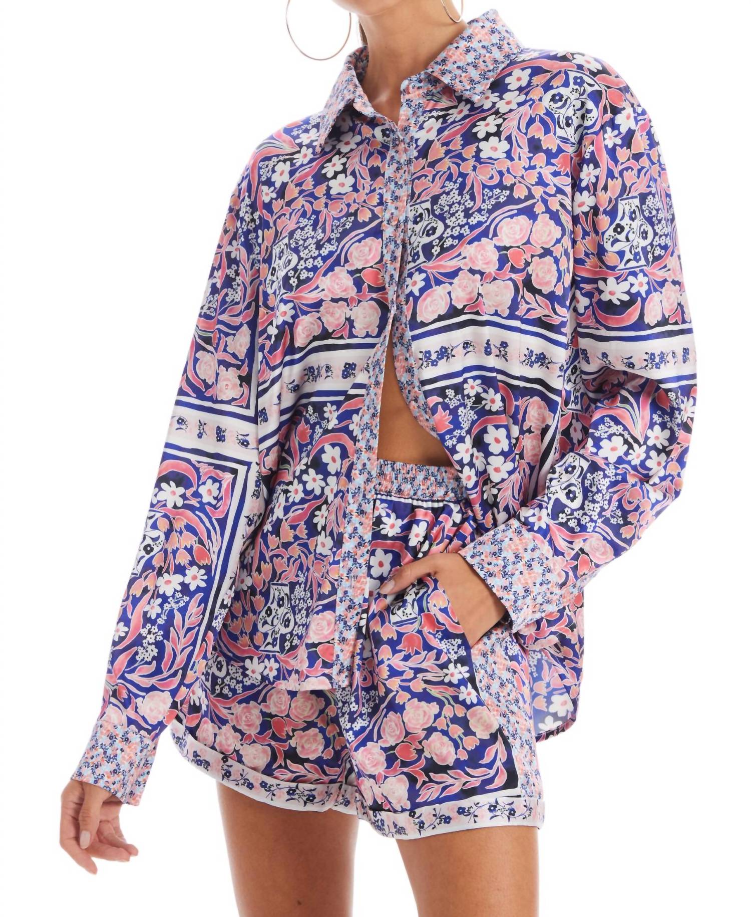 ALLISON NEW YORK Violet Printed Shorts in floral scarf - women's shorts