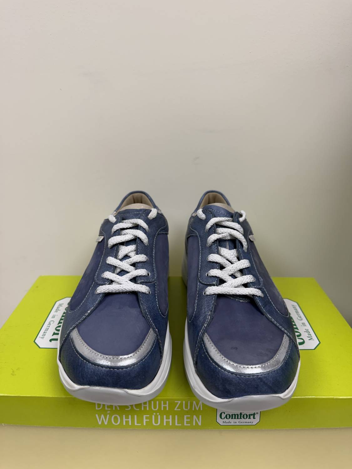 Finn Comfort - Women's Piccadilly Lace Up Leather Sneakers