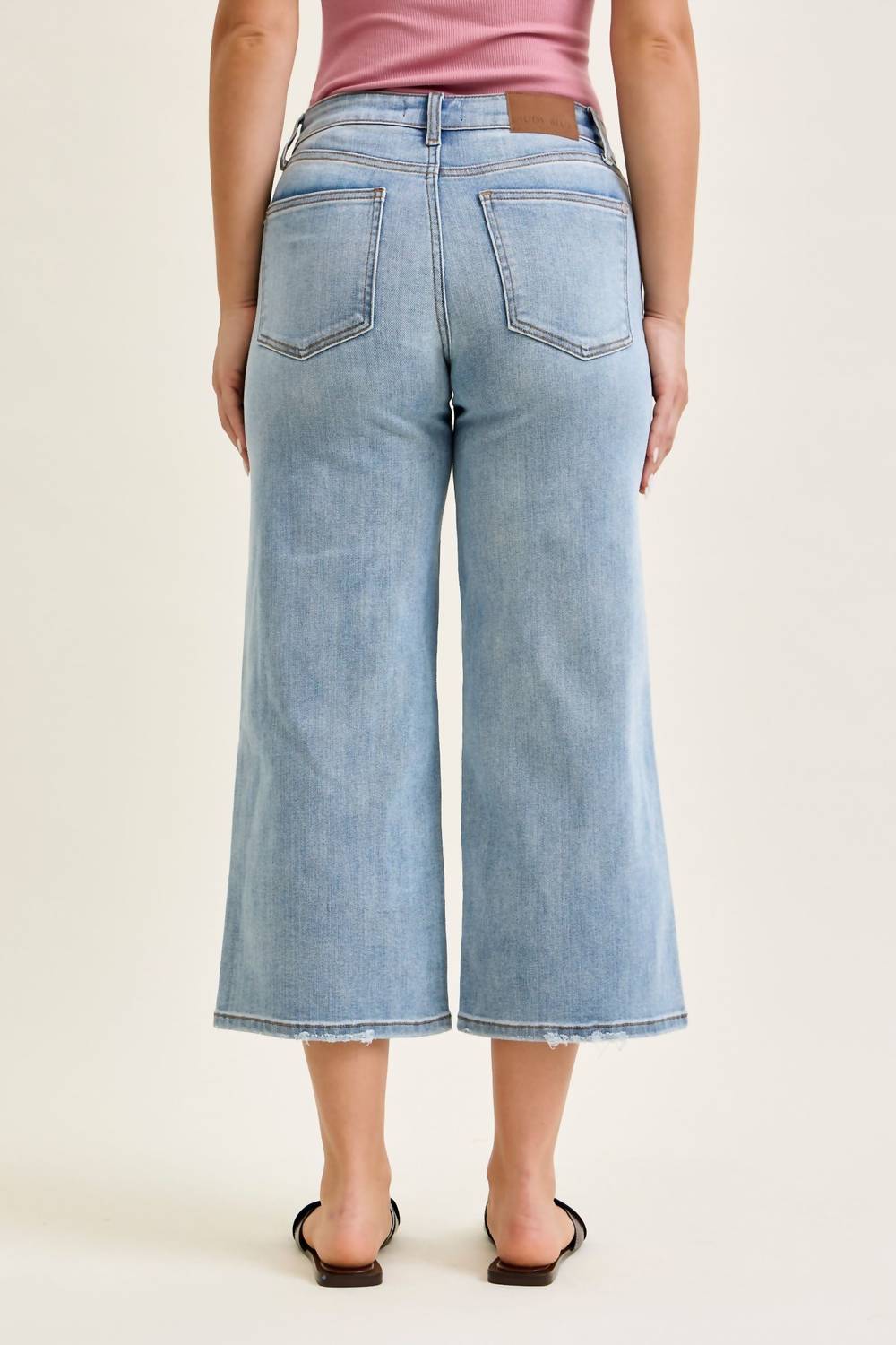 Judy Blue - Mid Rise Wide Crop Jeans