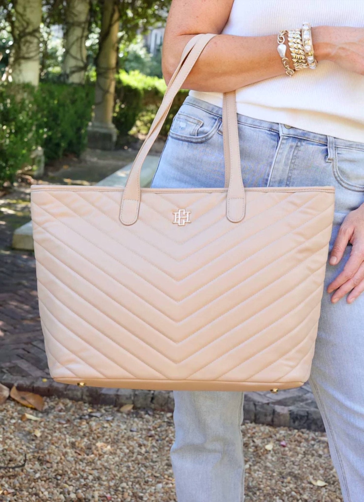Caroline Hill - James Tote Tan V Quilted - bags - beige - handbags