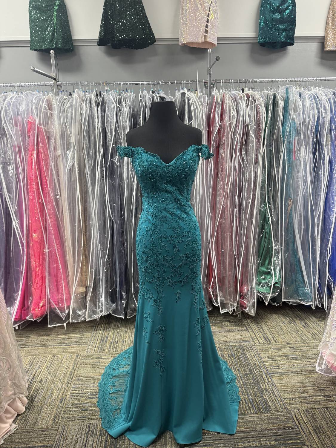 Ellie Wilde - Women's Off-shoulder Evening Gown
