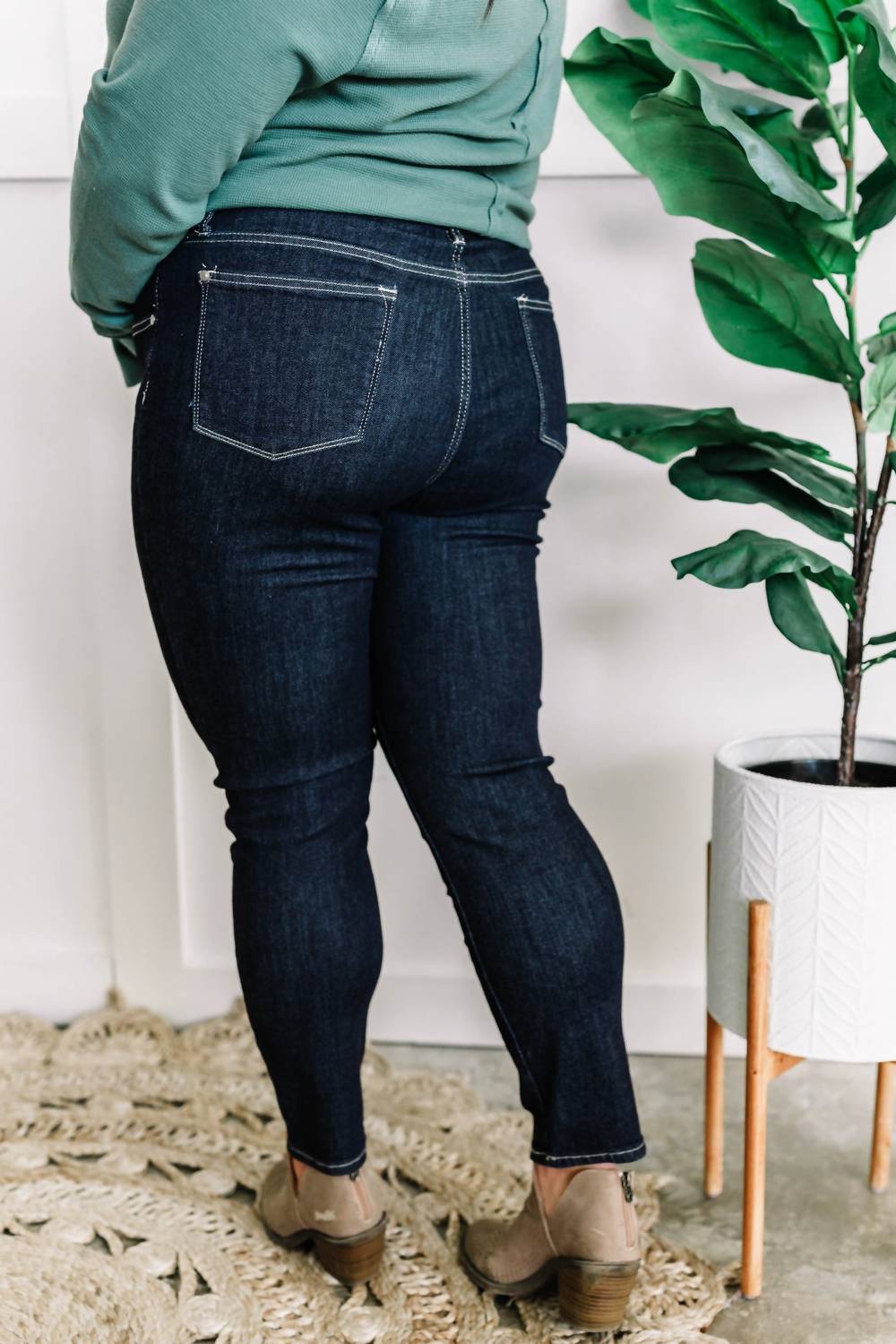 Judy Blue - High Waisted Straight Leg Mom Jeans