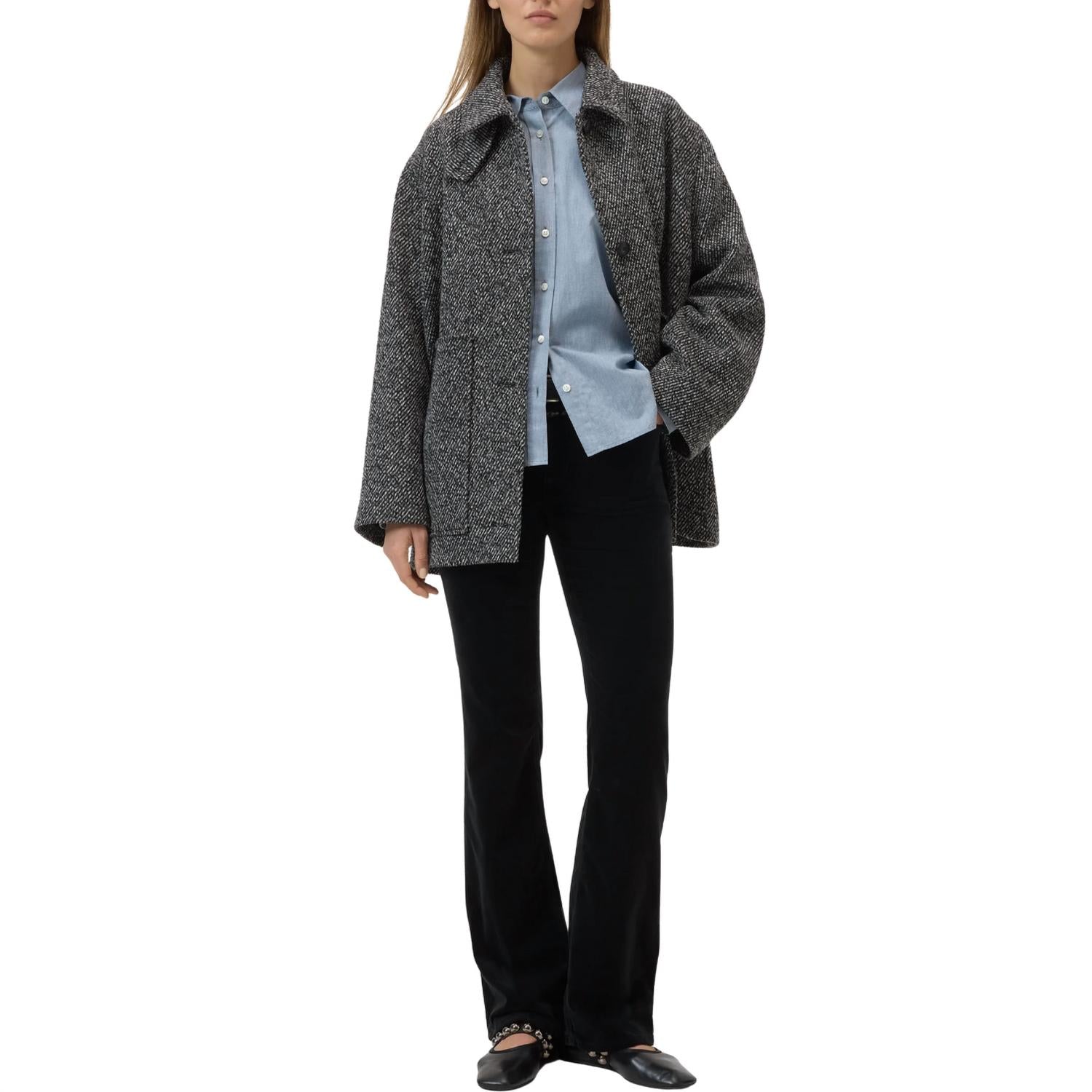 CLOSED Jovanna Flared Velvet Pants in black - women's jeans - detail view