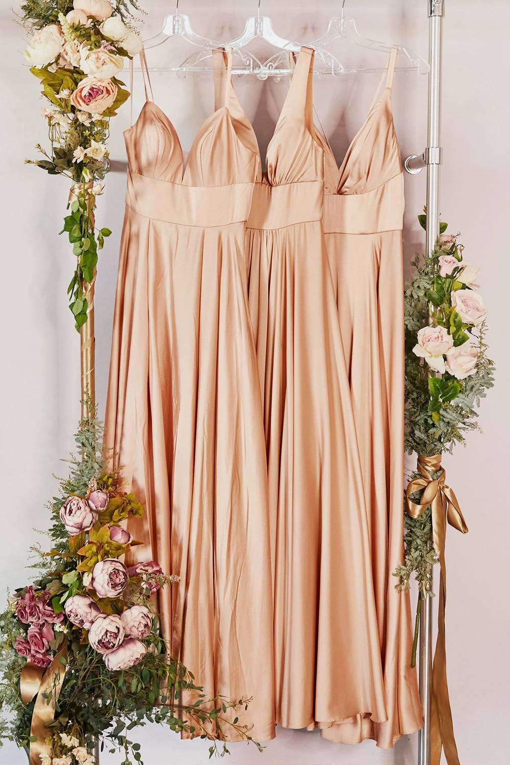 Cinderella Divine - Satin V-neck Dress With Slit