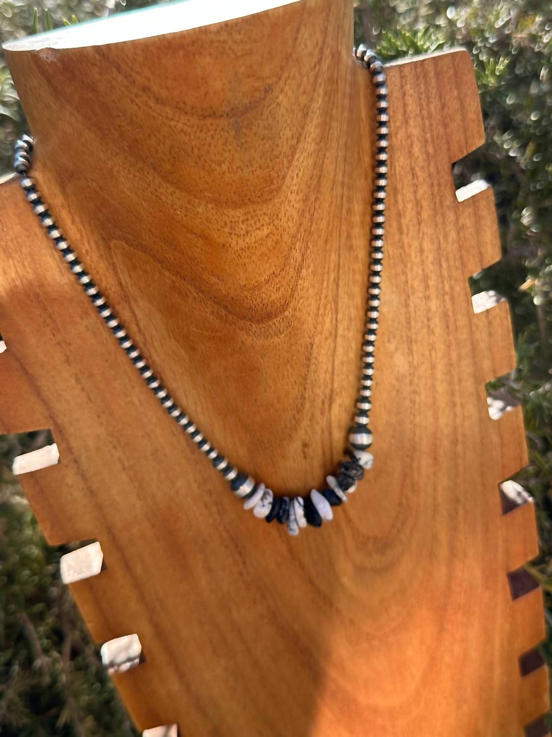 Nizhoni Traders - Navajo Pearl Beaded Necklace